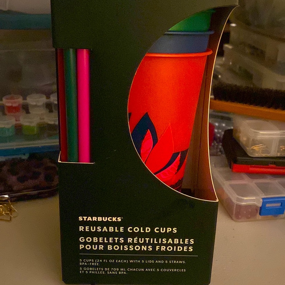 NWT Starbucks Holiday Reusable Cold Cup Set